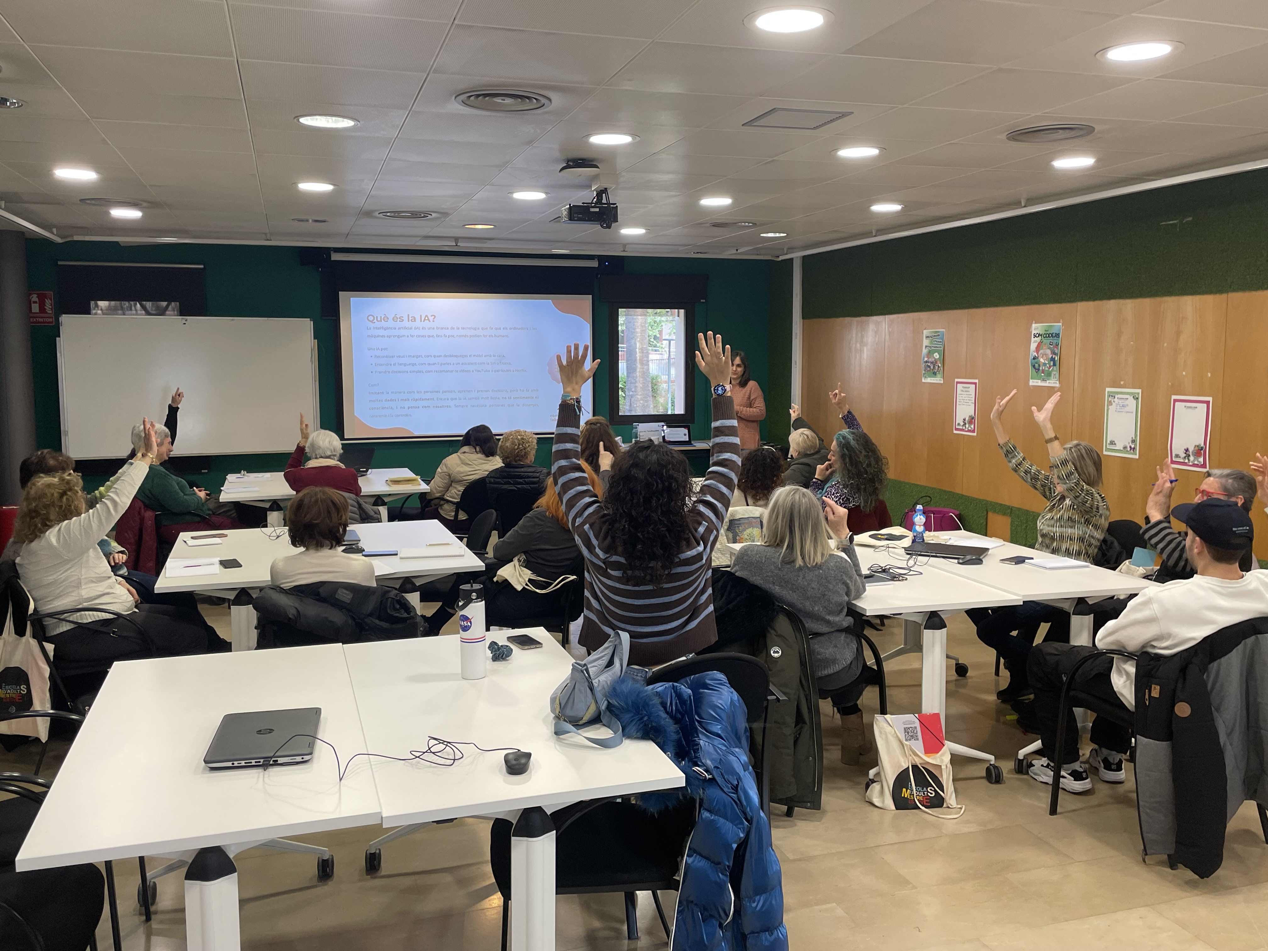 Els formadors guiant les activitats del taller